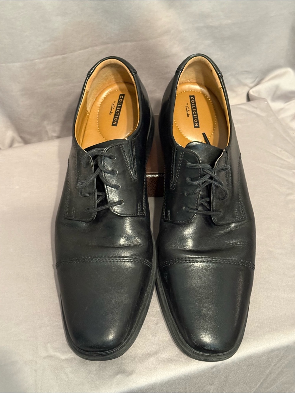 Clarks Black Leather Men's Cap-Toe Oxfords size 11.5